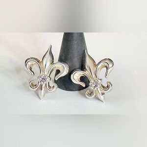 Elegant Silver Fleur-de-Lis Earrings